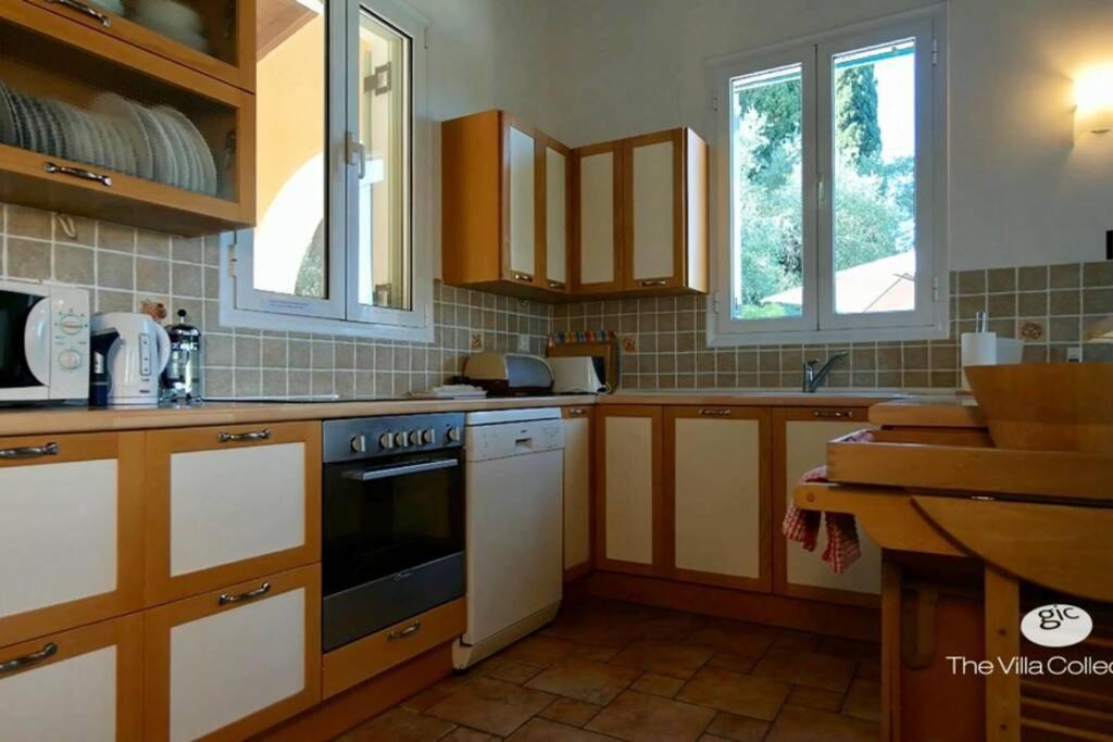 Gastouri Villa Pascalia With Heated Pool In October And Views Achilleion Exterior photo