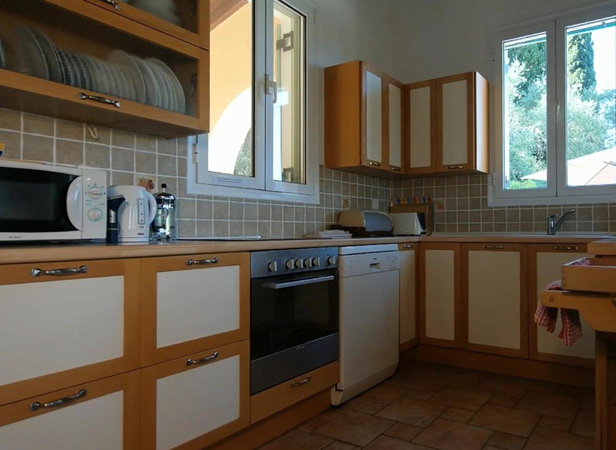 Gastouri Villa Pascalia With Heated Pool In October And Views Achilleion Exterior photo